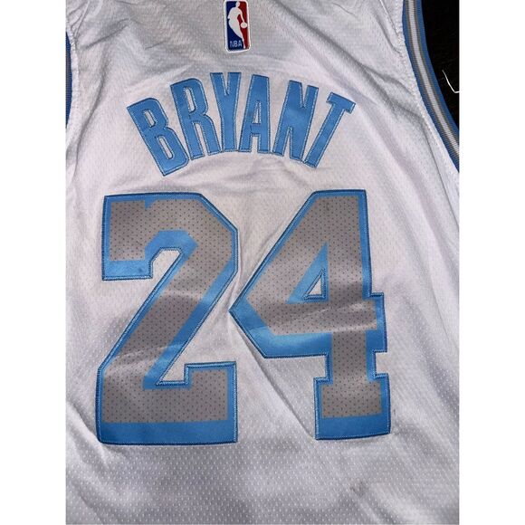 Los Angeles Lakers Kobe Bryant Jersey - Picture 4 of 4